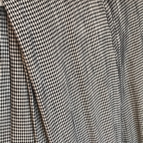 ***Women’s leisure stretch pants.*** - Picture 4 of 8